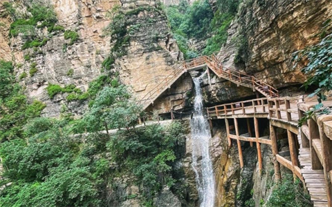 石家莊市鹿泉區(qū)的“太行深呼吸森林公(gōng)園”也是一個備受推薦的團建地點。