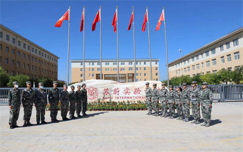 在石家莊軍昇戰地夏令營，學(xué)員可(kě)以感受到嚴格而專業的軍事訓練氛圍。   